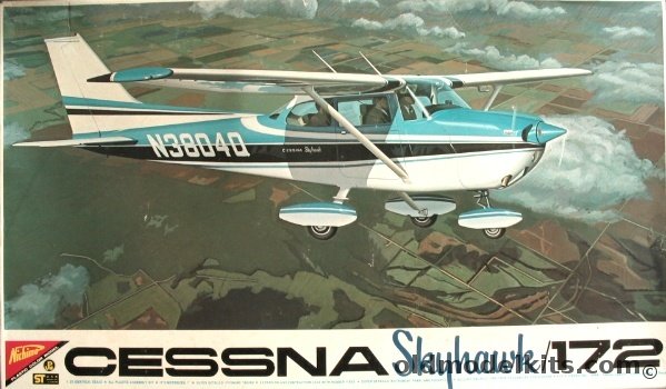 Nichimo 1/20 Cessna Skyhawk 172 Motorized, S-2002-3500 plastic model kit